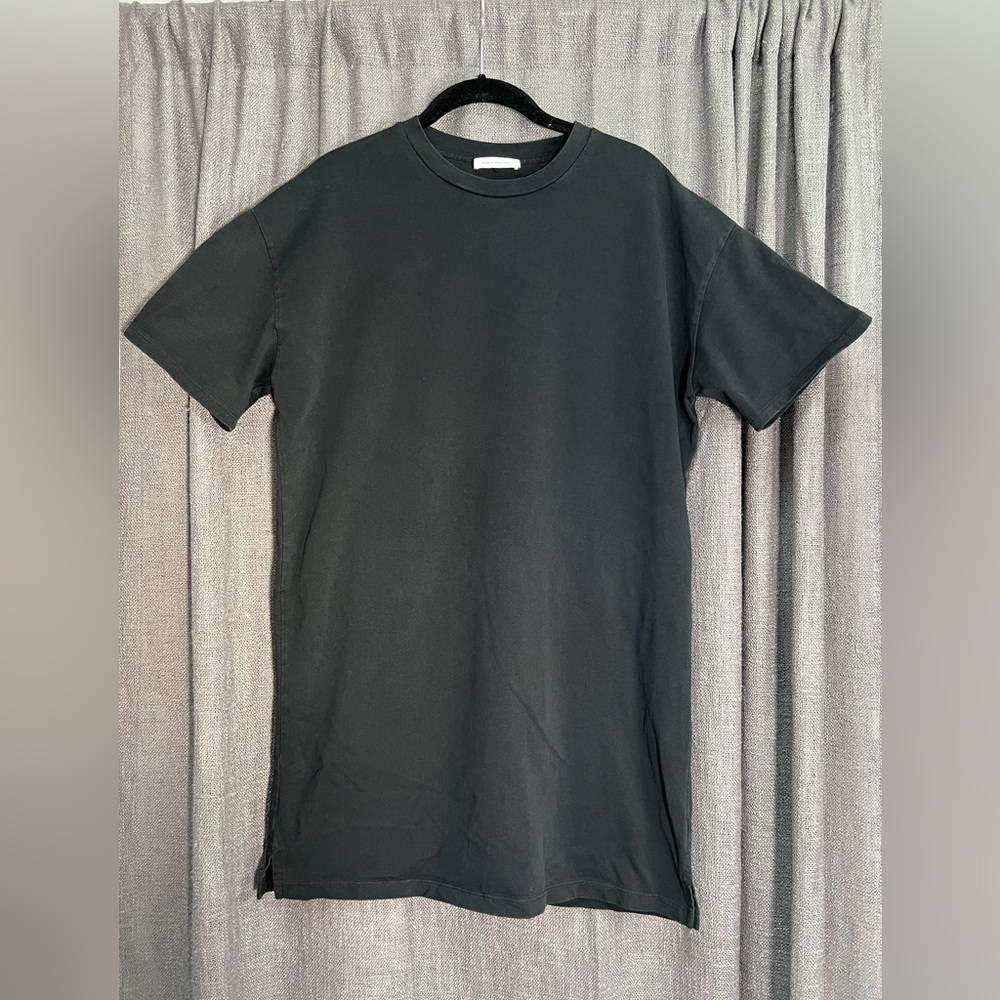 Oversized Black tshirt by Ninety Percent. Size Small